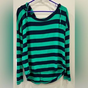 NIKE women’s XL long sleeve top with hood